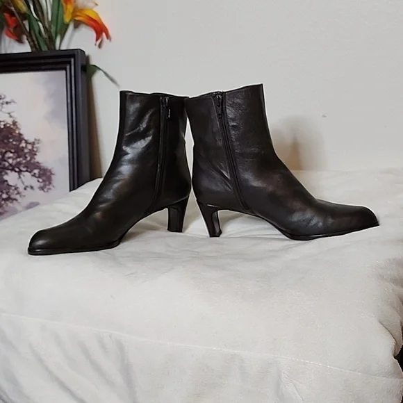 RARE Vintage Stuart Weitzman Heeled Boots Dark Brown Nappa Leather Ankle Booties - Picture 5 of 16